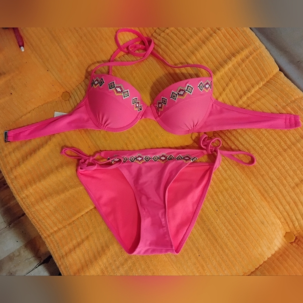 COPY - Hollister Neon Pink Push Up Bakini